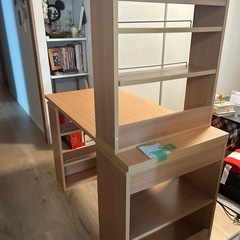 無料) 勉強机　幅120センチ、奥行60センチ、本棚付き
の画像