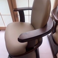 ❤️美品❤️回転式天然木チェアー2脚セットの画像