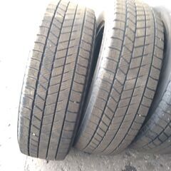 スタットレスタイヤ　BS　VRX3　175/65R15の画像