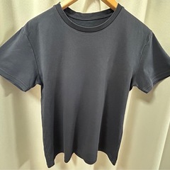 【まとめて2点で】Tシャツ Ｓサイズ①adidas ② AKM 断捨離をしております。の画像