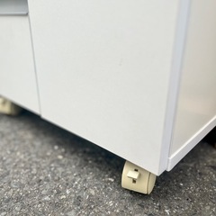 ベルーナ キッチンワゴン ステンレストップ 作業台 キャスター付き サイドワゴン レンジ台 キッチンラック キッチンカウンター ワゴン ステンレス 天板 家電ラック 台所収納 シンプル 白 シルバー ホワイト kitchen wagon stainless steel counter work table cart side table microwave rack utility shelf metal cart white kitchen rack cabinetの画像