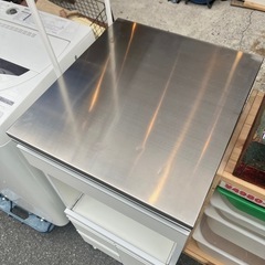 ベルーナ キッチンワゴン ステンレストップ 作業台 キャスター付き サイドワゴン レンジ台 キッチンラック キッチンカウンター ワゴン ステンレス 天板 家電ラック 台所収納 シンプル 白 シルバー ホワイト kitchen wagon stainless steel counter work table cart side table microwave rack utility shelf metal cart white kitchen rack cabinetの画像