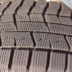 エスティマのスタッドレスタイヤ4本セットの画像