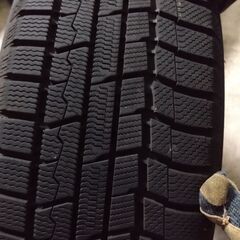 エスティマのスタッドレスタイヤ4本セットの画像