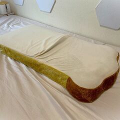 パン型クッション クリーム色の画像