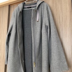 グレーフード付きコート
の画像