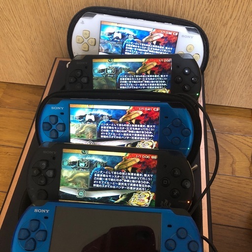PSP3000ブルー2台　PSP3000モンハン仕様2台　【商談中】PSP1000ホワイト一台　ばら売り可