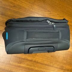 〈広尾 日本赤十字社医療センター近辺でお渡し〉MANDARINA DUCK （マンダリーナ・ダック） スーツケース　キャリーバックの画像