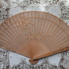 竹模様のすかしの中国扇子の画像