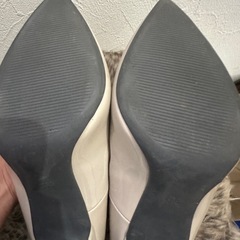 ベージュ パンプス の画像