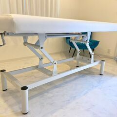 【美品】エステベッド　施術用ベッド　11月8日までに引き取り限定の画像