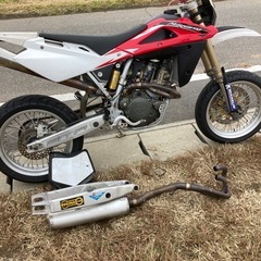 動画載せました　
ハスクバーナsm400 r  未登録車の画像