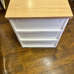 三段ラックの画像