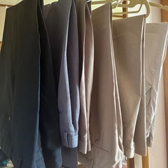 男性用のズボンの画像