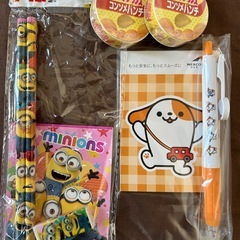 鉛筆やクレヨンなど文房具色々の画像