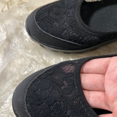 試し履きのみ　幅広　レース　エアソールパンプス　　の画像