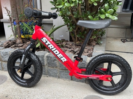 ストライダー 赤 美車