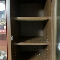 本棚、収納棚　ガラス扉　横幅33㌢スリム　ブラウンの画像