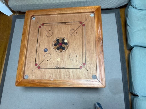 ボードゲーム carrom board
