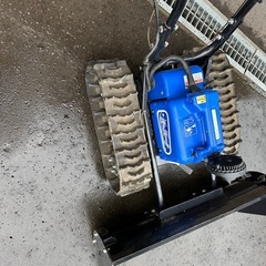 オスーノ 除雪機  バッテリー新品 オプションのゴムブレード付きの画像