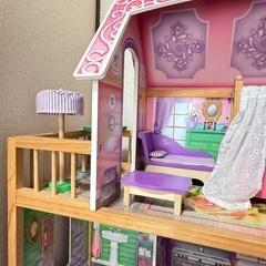 美品:KidKraftドールハウスの画像