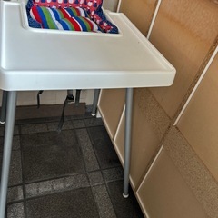 IKEAテーブルチェアーの画像