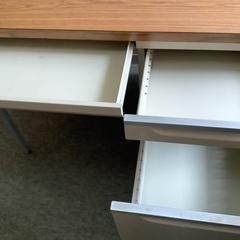 スチール製事務机の画像