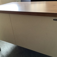 スチール製事務机の画像