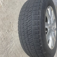スタッドレスタイヤの画像