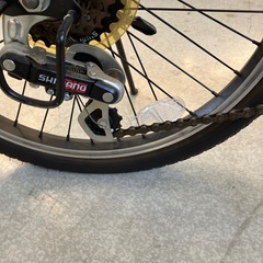 A2511-027 norte 折りたたみ自転車 変速ギア付き 鍵なし 20インチ シルバー キズ汚れサビ有り 後輪パンクの可能性有り※当店ではパンクのチェックや空気入れのサービス等はおこなっておりません。の画像