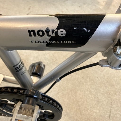 A2511-027 norte 折りたたみ自転車 変速ギア付き 鍵なし 20インチ シルバー キズ汚れサビ有り 後輪パンクの可能性有り※当店ではパンクのチェックや空気入れのサービス等はおこなっておりません。