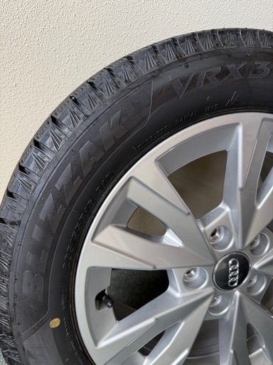 BLIZZAK VRX3 205/55R16 16インチアウディA3