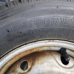 145R12 ホイール付きスタッドレス　トーヨータイヤの画像
