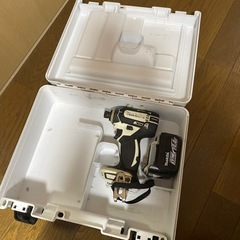 makita 充電式インパクトドライバー マキタ バッテリーの画像