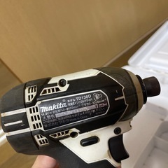 makita 充電式インパクトドライバー マキタ バッテリーの画像