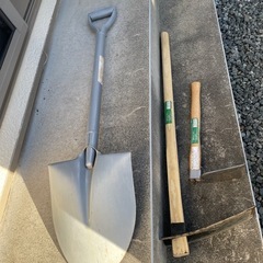 スコップ　クワの画像