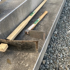 スコップ　クワの画像