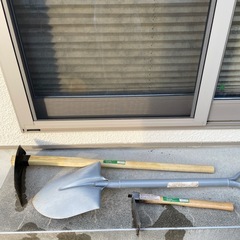 スコップ　クワの画像