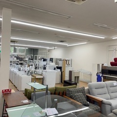 1101-002 ★リユースのサカイ幸手店★　ガラステーブル¥2,200(税込)【備考】W100×D75×H39の画像