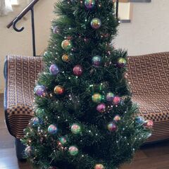 実測高さ約120～130cm程度のクリスマスツリーです（電飾付き）の画像