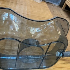 洗髪容器と折り畳み式のバケツの画像