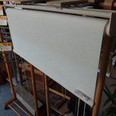 中古品　ロールスクリーン（幅７３ｃｍ×高さ１１０ｃｍ）引き取って頂ける方に無料で差し上げます！！有料で取付用ブラケットは新品をご用意、取付作業も請け負いますの画像