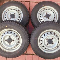 ホイール付き　スタッドレスタイヤの画像