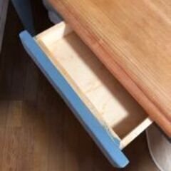 カントリー調食卓テーブルの画像