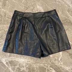 ★100円セール★ZARA ブラック　レザーショートパンツ★シンプルコーデ◎の画像