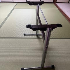 電子オルガンの台の画像