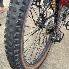 自転車前𢓭タイヤの画像
