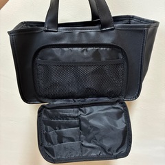 shu uemuraメイクポーチの画像