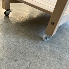 K2511-028　木製フリーラック 2段 キャスター付き キズ汚れ有りの画像