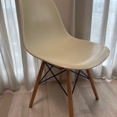 ほぼ新品　IKEAニトリ風　イームスチェアの画像